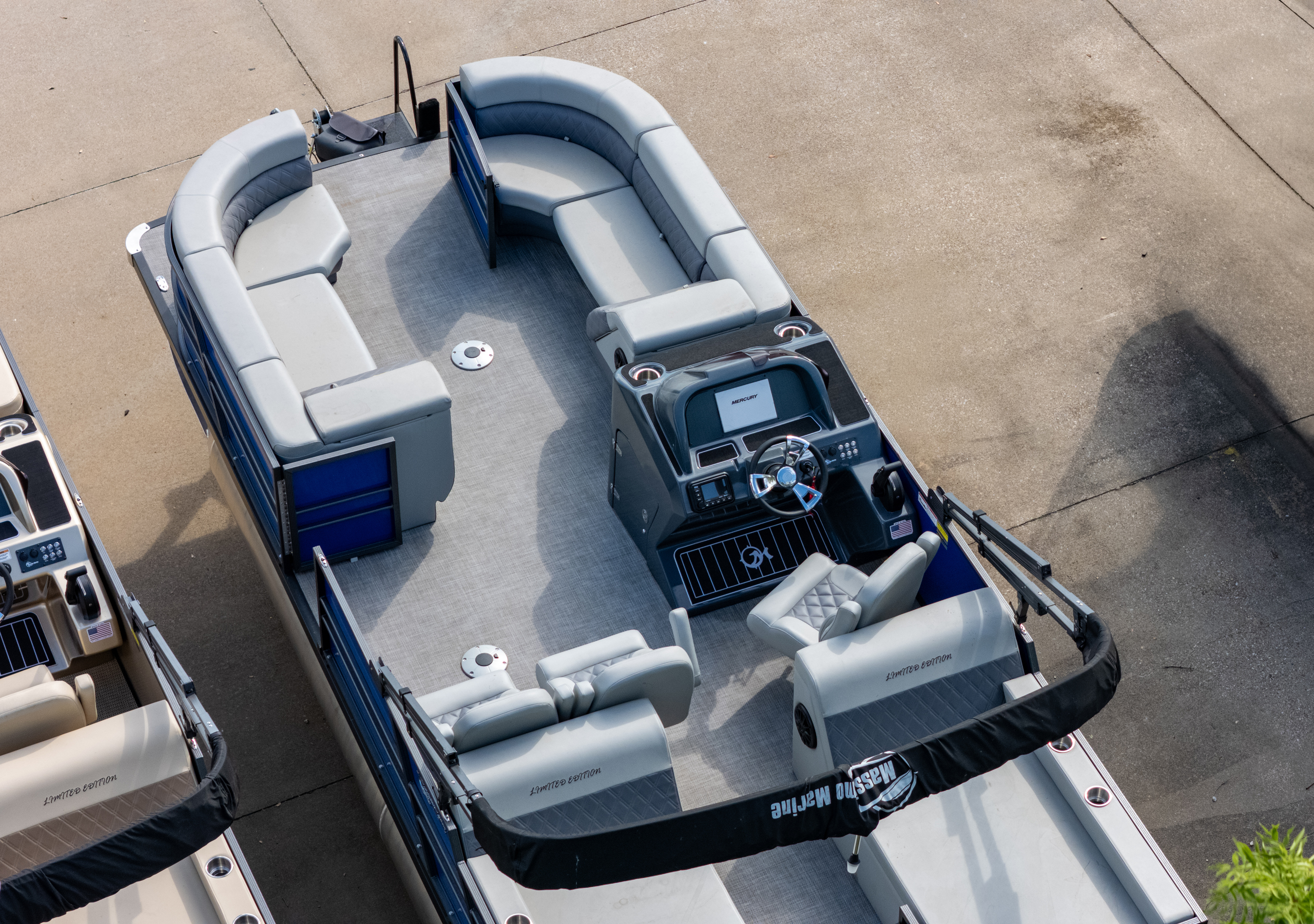 2024 T-24 Limited Lounge Tritoon - Blue / Gray - 150HP | 20242 - Image 8