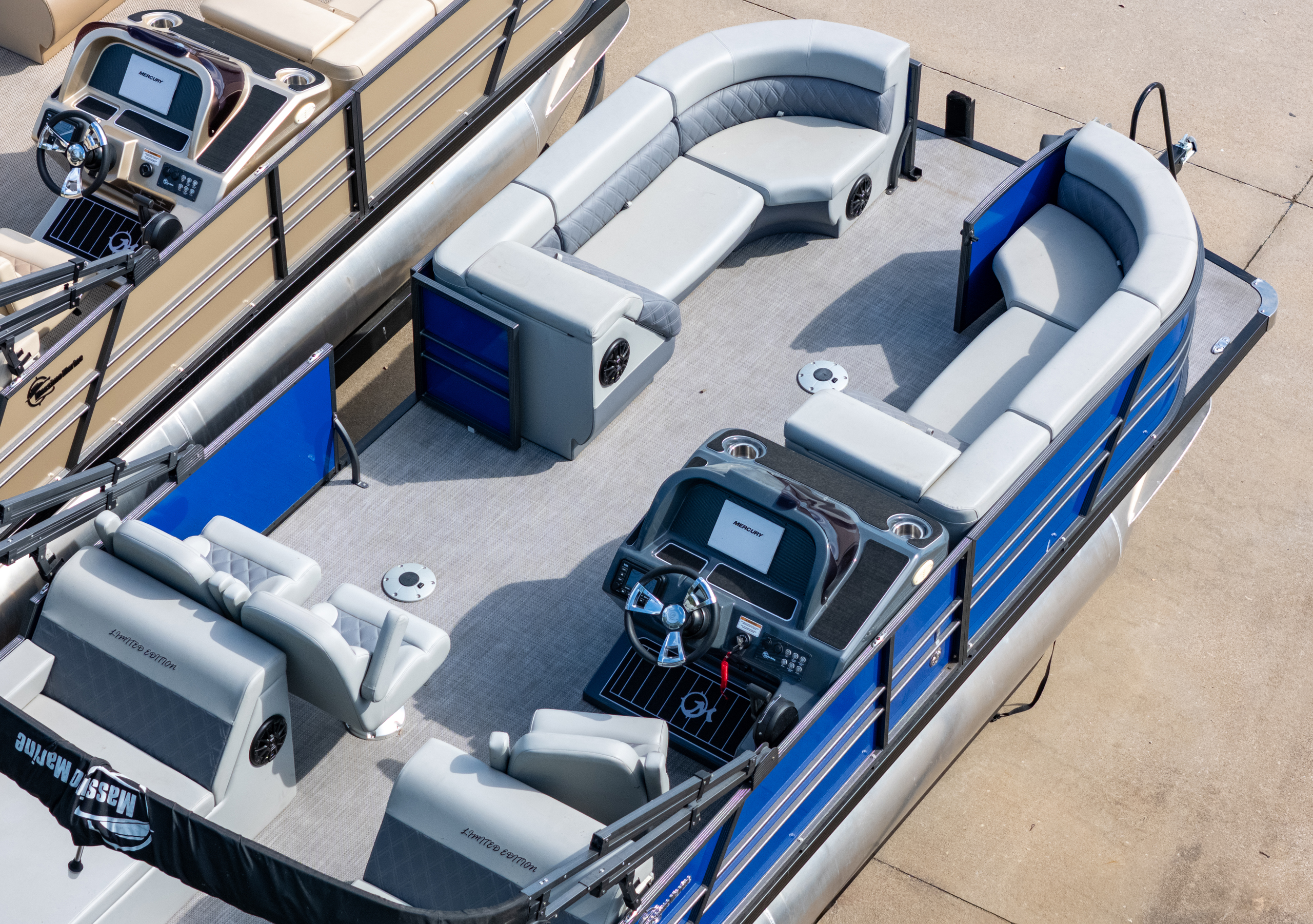 2024 T-24 Limited Lounge Tritoon - Blue / Gray - 150HP | 20242 - Image 9