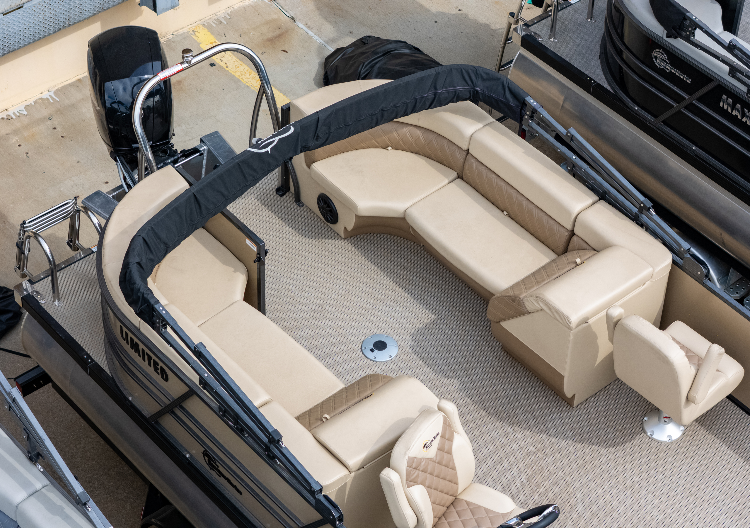 2024 T-24 Max Tritoon - Tan / Tan - 150HP | 202411 - Image 9