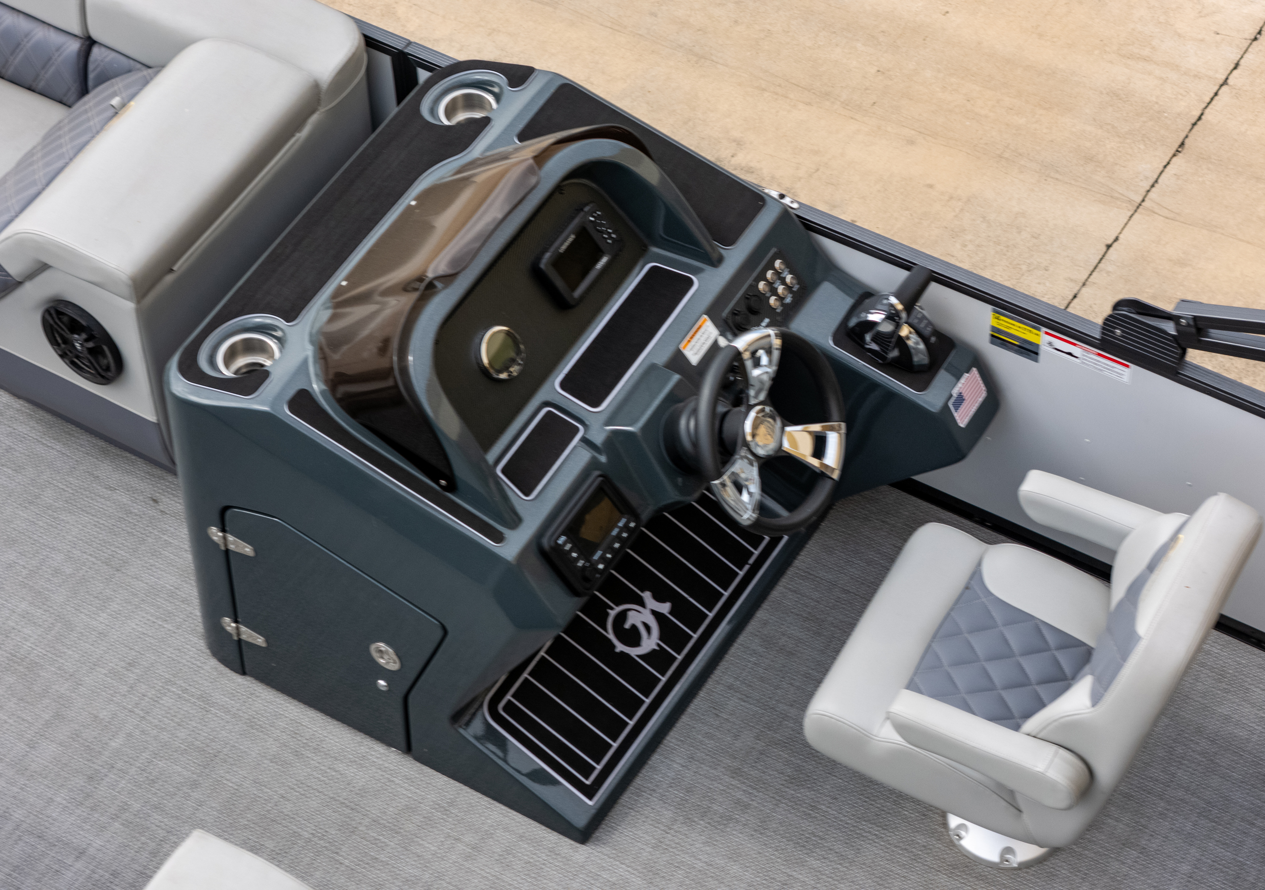 2024 T-24 Max Tritoon - White / Gray - 250HP | 202415 - Image 7